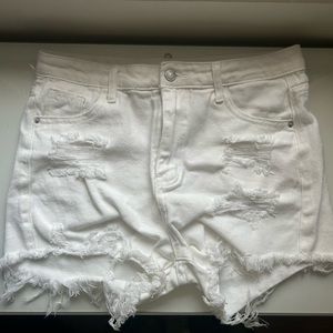 white denim jean shorts (pacsun)